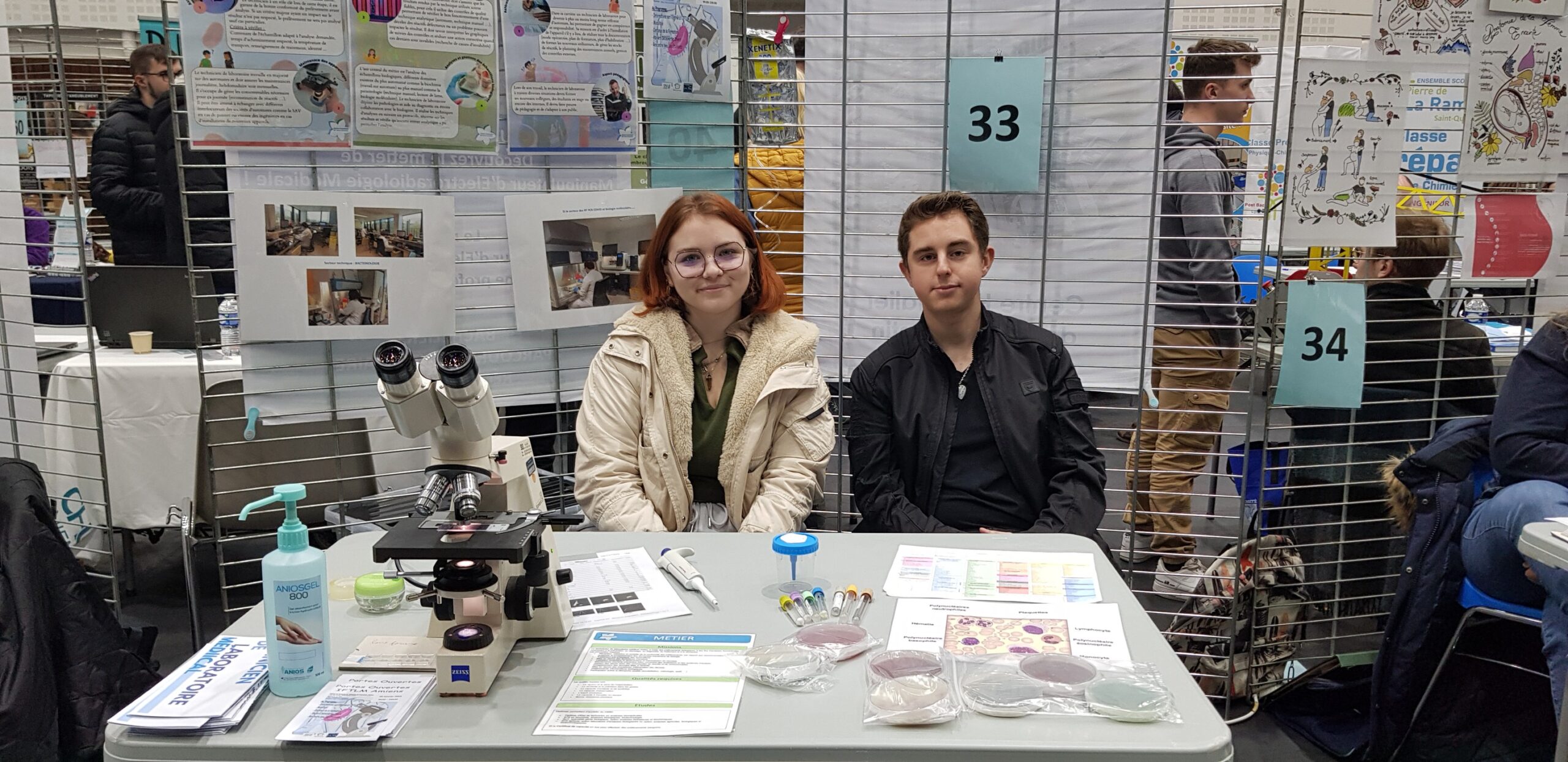 Les professionnels du Centre Hospitalier de Saint-Quentin à la rencontre des lycéens au carrefour carrière formation